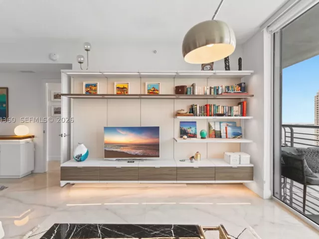 2-bedroom condo for sale in Miami - 325 S Biscayne Blvd 3421 - MondialRealty