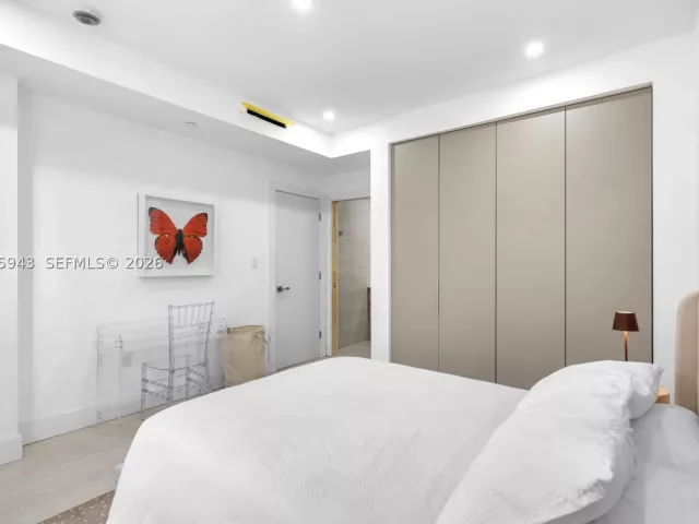 2-bedroom condo for rent in Key Biscayne - 151 Crandon Blvd 138 - MondialRealty
