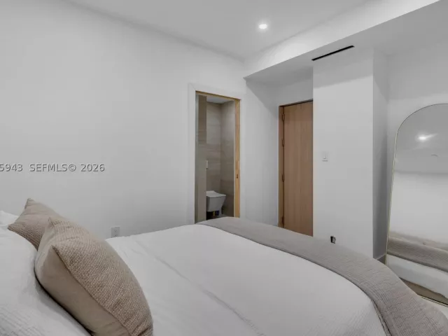 2-bedroom condo for rent in Key Biscayne - 151 Crandon Blvd 138 - MondialRealty