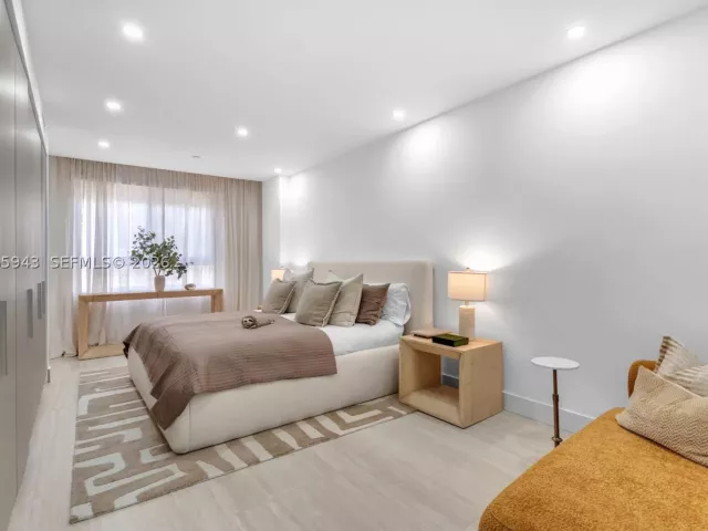 2-bedroom condo for rent in Key Biscayne - 151 Crandon Blvd 138 - MondialRealty