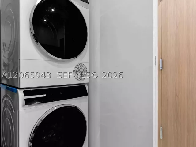2-bedroom condo for rent in Key Biscayne - 151 Crandon Blvd 138 - MondialRealty