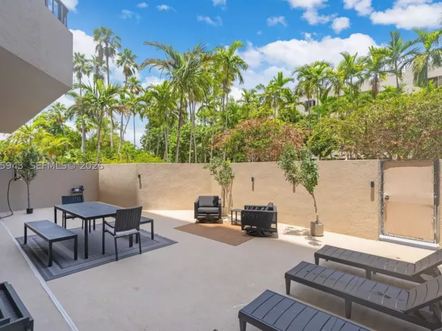 2-bedroom condo for rent in Key Biscayne - 151 Crandon Blvd 138 - MondialRealty