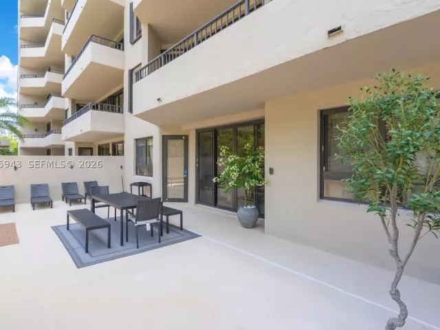 2-bedroom condo for rent in Key Biscayne - 151 Crandon Blvd 138 - MondialRealty