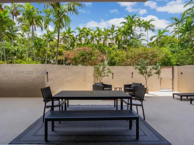 2-bedroom condo for rent in Key Biscayne - 151 Crandon Blvd 138 - MondialRealty
