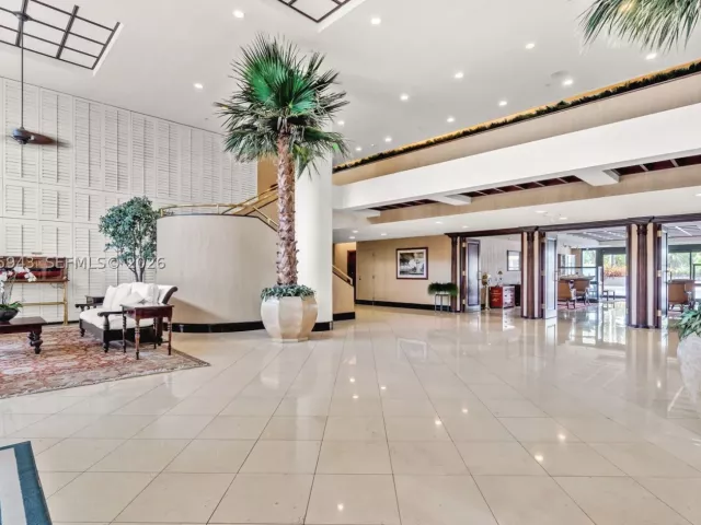 2-bedroom condo for rent in Key Biscayne - 151 Crandon Blvd 138 - MondialRealty