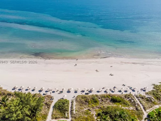 2-bedroom condo for rent in Key Biscayne - 151 Crandon Blvd 138 - MondialRealty