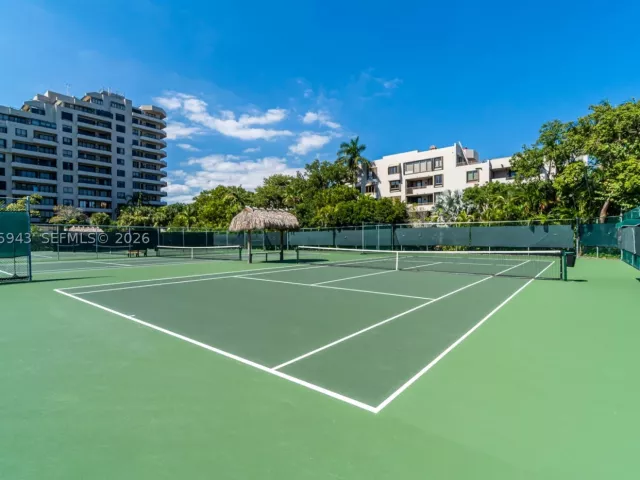2-bedroom condo for rent in Key Biscayne - 151 Crandon Blvd 138 - MondialRealty