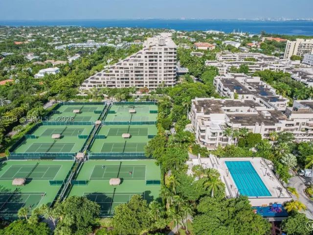 2-bedroom condo for rent in Key Biscayne - 151 Crandon Blvd 138 - MondialRealty