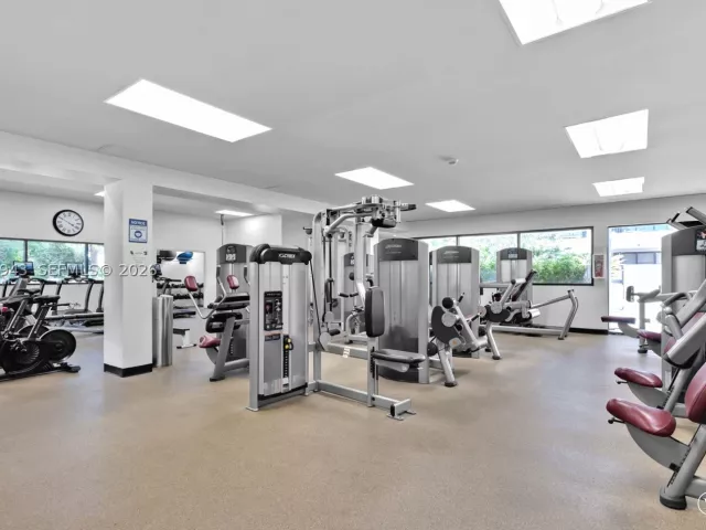 2-bedroom condo for rent in Key Biscayne - 151 Crandon Blvd 138 - MondialRealty