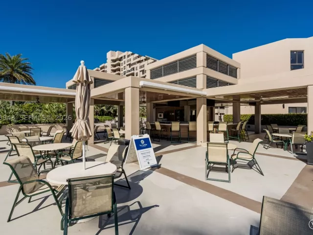 2-bedroom condo for rent in Key Biscayne - 151 Crandon Blvd 138 - MondialRealty