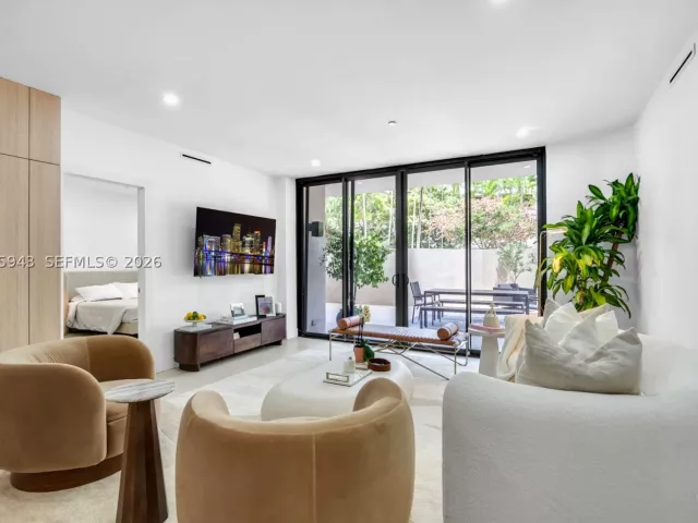 2-bedroom condo for rent in Key Biscayne - 151 Crandon Blvd 138 - MondialRealty