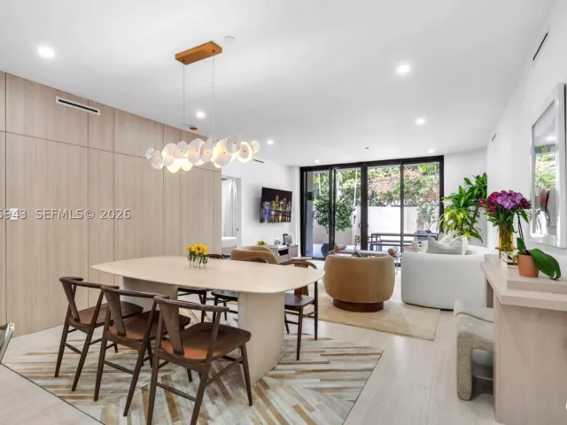 2-bedroom condo for rent in Key Biscayne - 151 Crandon Blvd 138 - MondialRealty