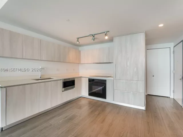 3-bedroom condo for sale in Miami - 3131 NE 7th Ave 4404 - MondialRealty
