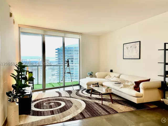 1-bedroom condo for rent in Miami - 465 BRICKELL AVENUE 4906 - MondialRealty
