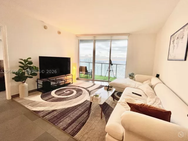 1-bedroom condo for rent in Miami - 465 BRICKELL AVENUE 4906 - MondialRealty