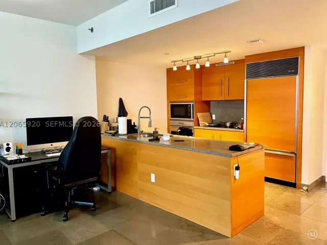 1-bedroom condo for rent in Miami - 465 BRICKELL AVENUE 4906 - MondialRealty