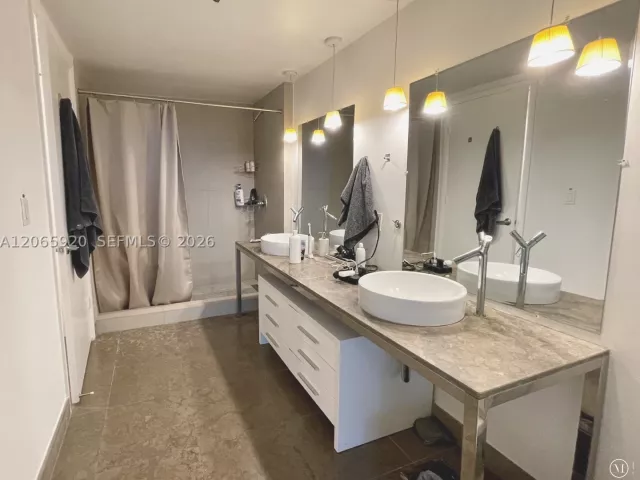 1-bedroom condo for rent in Miami - 465 BRICKELL AVENUE 4906 - MondialRealty