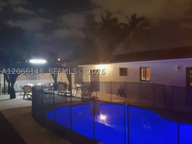 4-bedroom home for rent in Miami - 8811 SW 54th Ter 8811 - MondialRealty