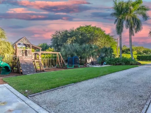4-bedroom home for rent in Homestead - 19980 SW 324th St 19980 - MondialRealty