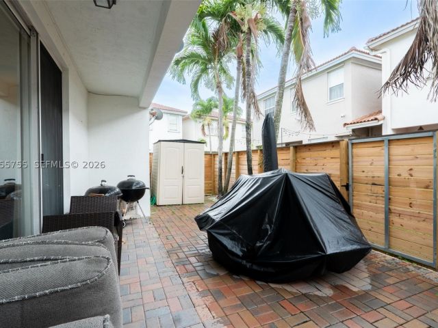 5-bedroom home for sale in Doral - 8526 NW 108th Ave 8526 - MondialRealty