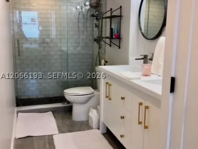 1-bedroom condo for rent in Miami Beach - 5701 Collins Ave 808 - MondialRealty