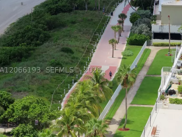 1-bedroom condo for rent in Miami Beach - 5701 Collins Ave 808 - MondialRealty