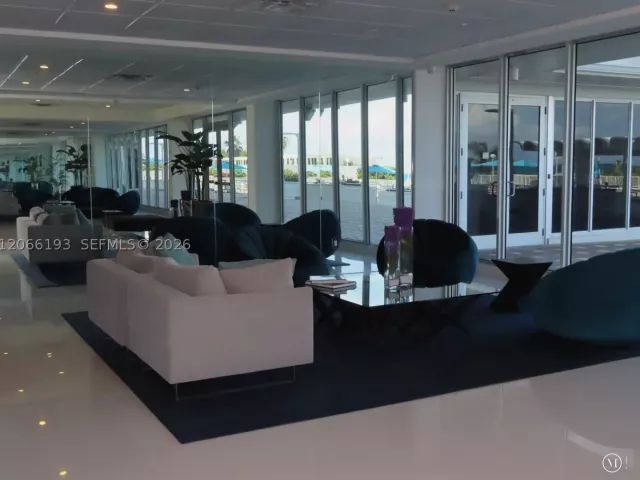 1-bedroom condo for rent in Miami Beach - 5701 Collins Ave 808 - MondialRealty