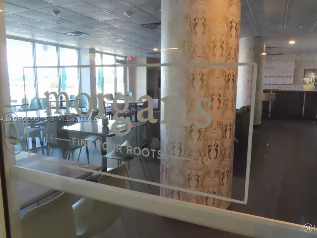 1-bedroom condo for rent in Miami Beach - 5701 Collins Ave 808 - MondialRealty