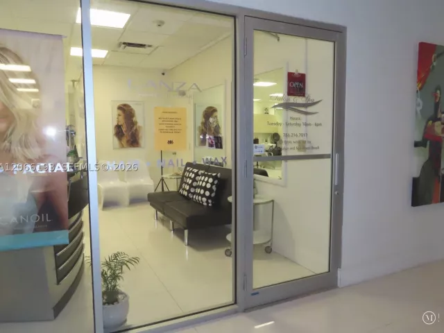 1-bedroom condo for rent in Miami Beach - 5701 Collins Ave 808 - MondialRealty
