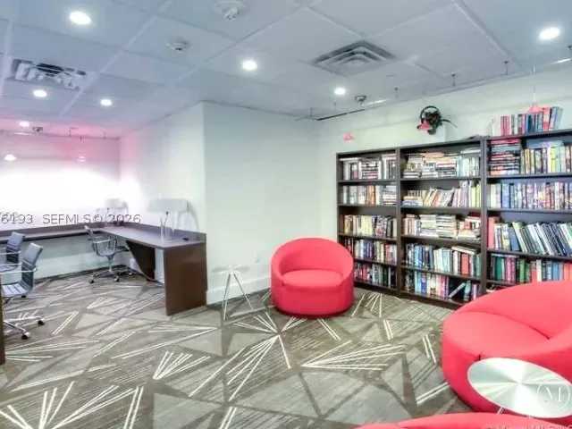 1-bedroom condo for rent in Miami Beach - 5701 Collins Ave 808 - MondialRealty