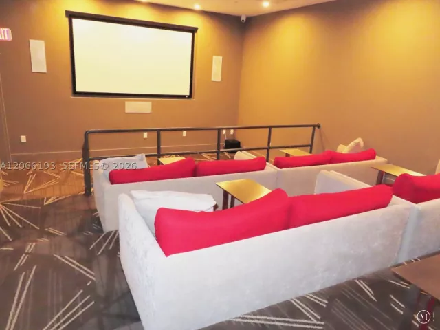 1-bedroom condo for rent in Miami Beach - 5701 Collins Ave 808 - MondialRealty