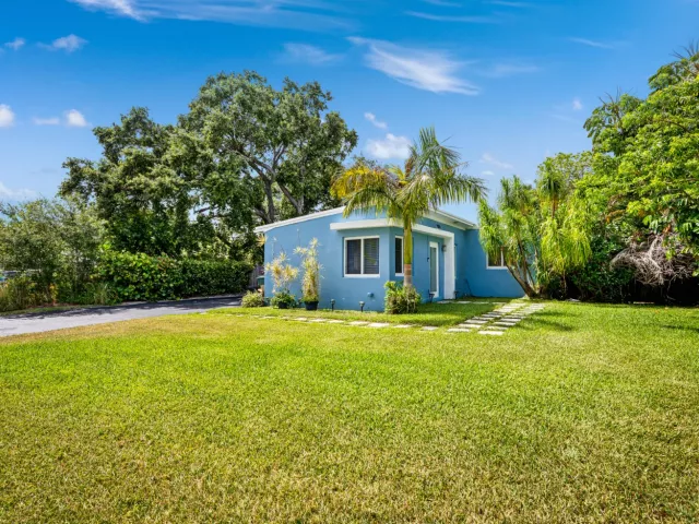 3-bedroom home for rent in Fort Lauderdale - 3305 SW 15th Street - MondialRealty