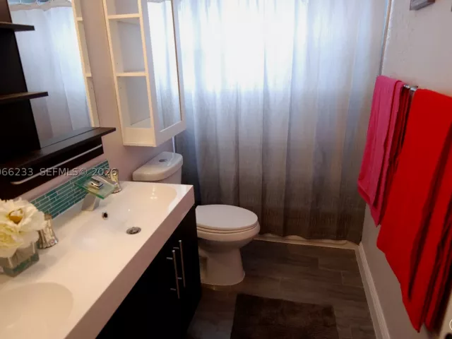7-bedroom home for rent in Miami - 1435 SW 82nd Pl N/A - MondialRealty