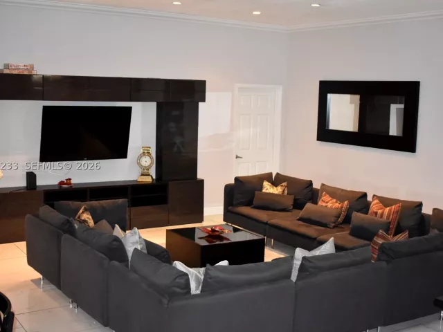7-bedroom home for rent in Miami - 1435 SW 82nd Pl N/A - MondialRealty