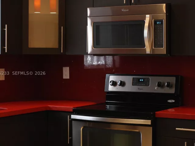 7-bedroom home for rent in Miami - 1435 SW 82nd Pl N/A - MondialRealty