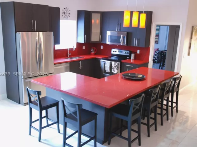 7-bedroom home for rent in Miami - 1435 SW 82nd Pl N/A - MondialRealty