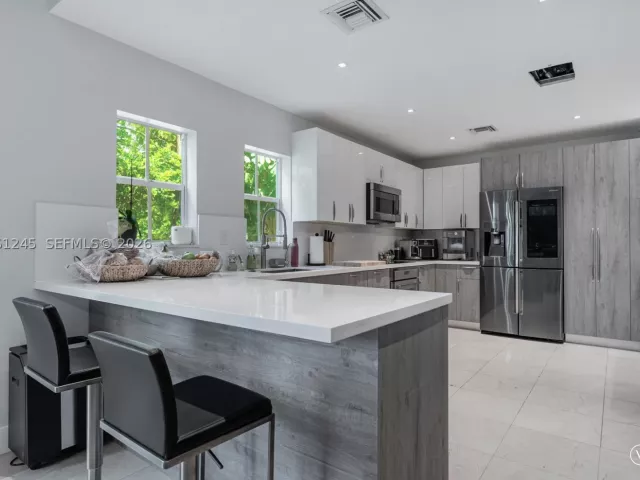 4-bedroom home for sale in Aventura - 18460 NE 30th Ave 18460 - MondialRealty