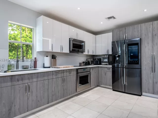 4-bedroom home for sale in Aventura - 18460 NE 30th Ave 18460 - MondialRealty