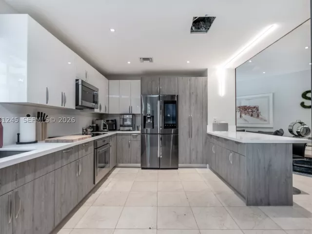 4-bedroom home for sale in Aventura - 18460 NE 30th Ave 18460 - MondialRealty