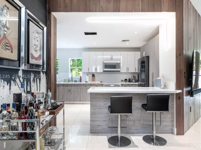 4-bedroom home for sale in Aventura - 18460 NE 30th Ave 18460 - MondialRealty