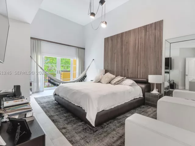 4-bedroom home for sale in Aventura - 18460 NE 30th Ave 18460 - MondialRealty