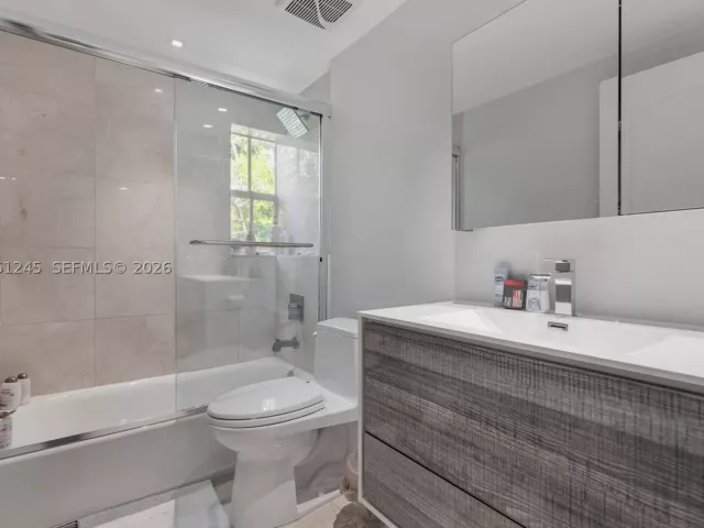 4-bedroom home for sale in Aventura - 18460 NE 30th Ave 18460 - MondialRealty