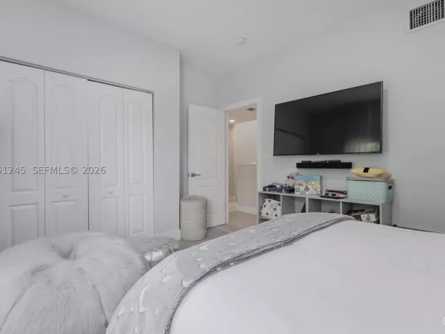 4-bedroom home for sale in Aventura - 18460 NE 30th Ave 18460 - MondialRealty