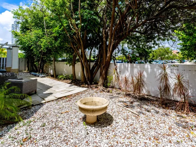 4-bedroom home for sale in Aventura - 18460 NE 30th Ave 18460 - MondialRealty