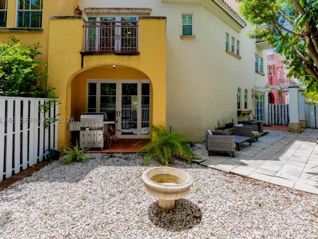 4-bedroom home for sale in Aventura - 18460 NE 30th Ave 18460 - MondialRealty