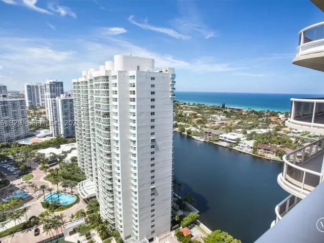 2-bedroom condo for rent in Aventura - 20191 E Country Club Dr 2703 - MondialRealty