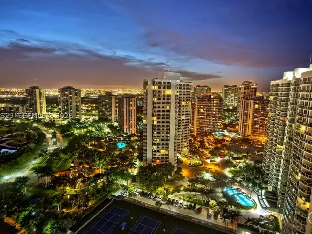 2-bedroom condo for rent in Aventura - 20191 E Country Club Dr 2703 - MondialRealty