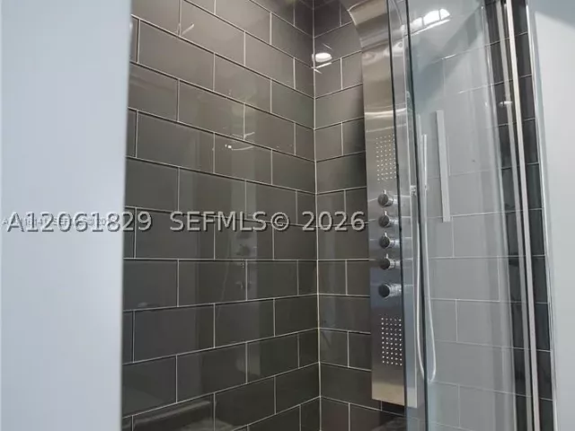 2-bedroom condo for rent in Aventura - 20191 E Country Club Dr 2703 - MondialRealty