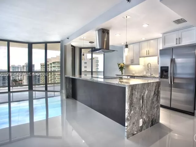 2-bedroom condo for rent in Aventura - 20191 E Country Club Dr 2703 - MondialRealty