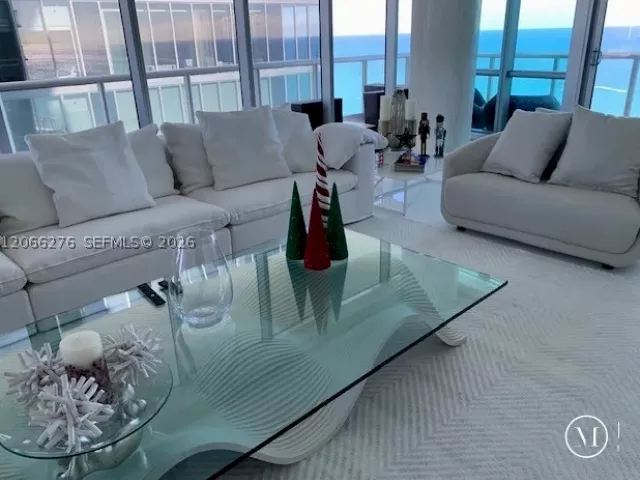 4-bedroom condo for sale in Sunny Isles Beach - 17121 Collins Ave 2808 - MondialRealty